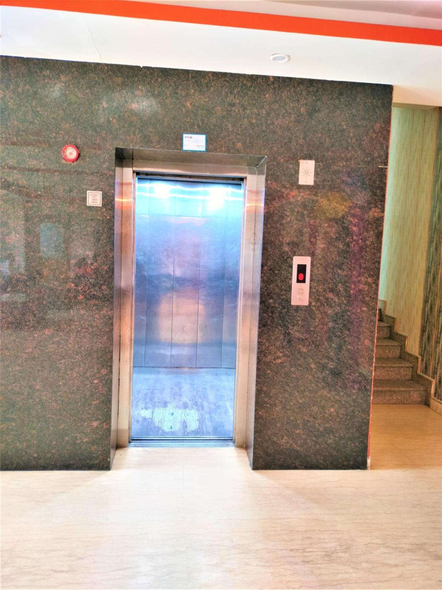 Hotel Sunshine Park -- Near Anand Vihar Terminal Ghaziabad Dış mekan fotoğraf
