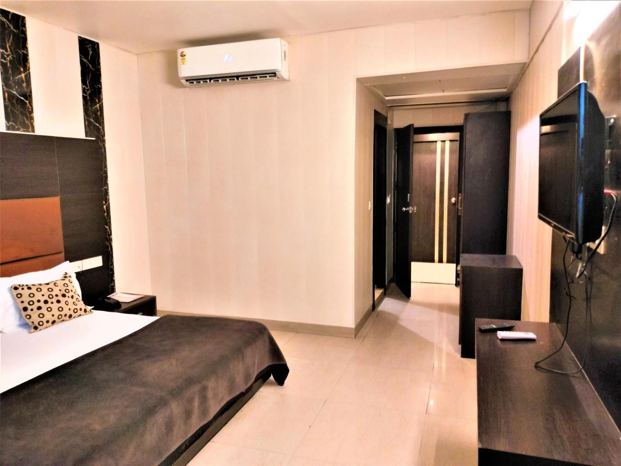 Hotel Sunshine Park -- Near Anand Vihar Terminal Ghaziabad Dış mekan fotoğraf
