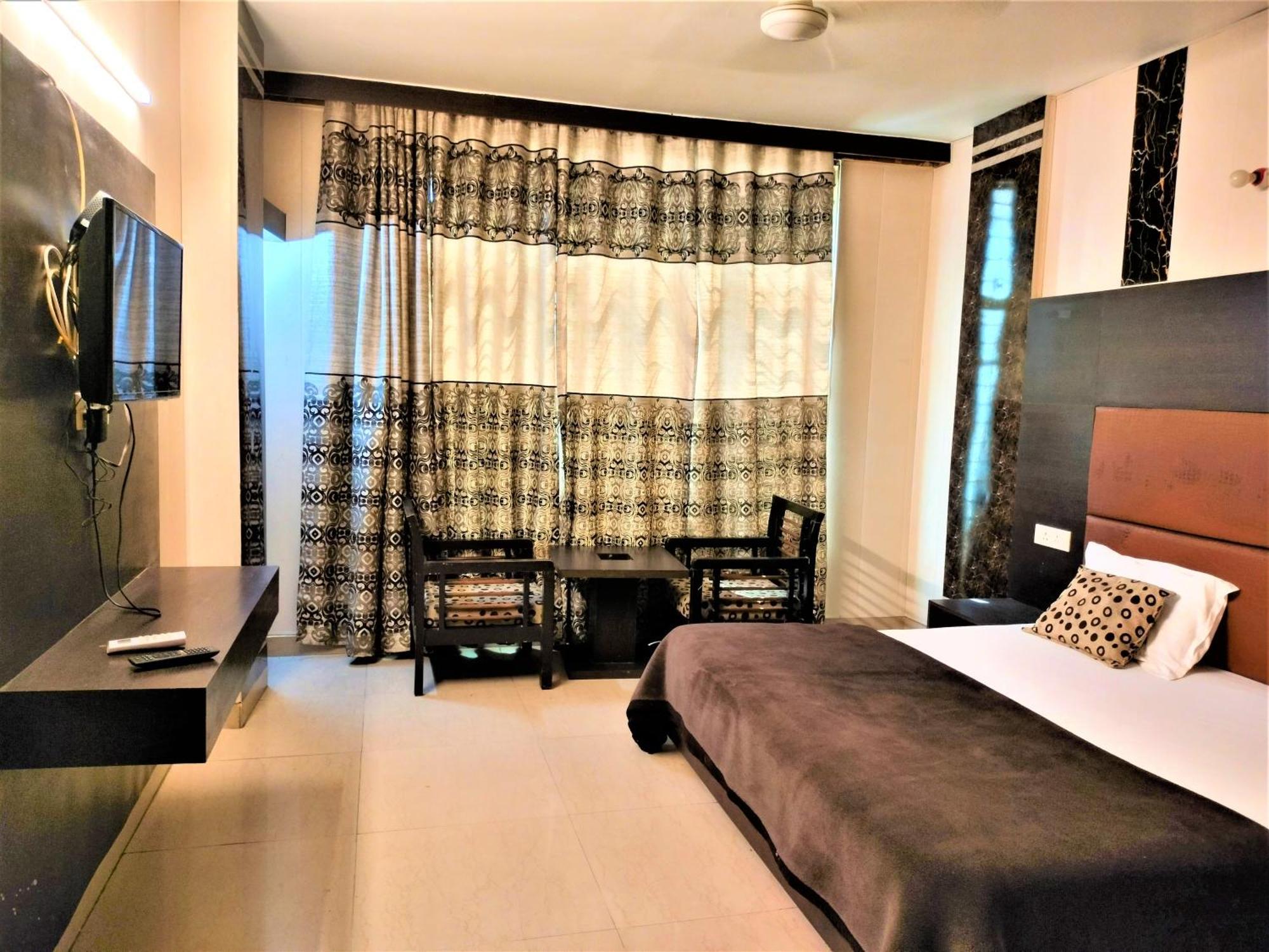 Hotel Sunshine Park -- Near Anand Vihar Terminal Ghaziabad Dış mekan fotoğraf