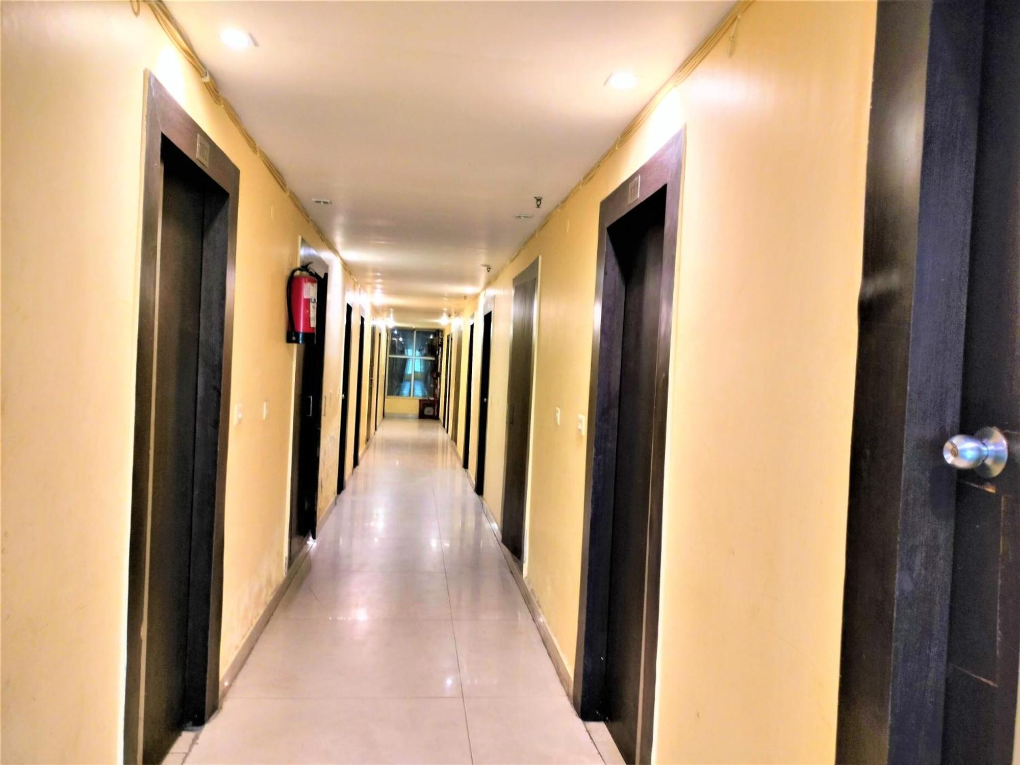 Hotel Sunshine Park -- Near Anand Vihar Terminal Ghaziabad Dış mekan fotoğraf