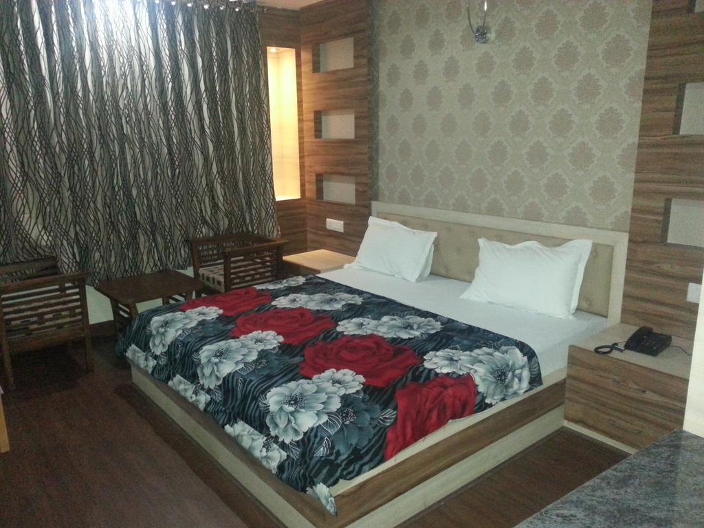 Hotel Sunshine Park -- Near Anand Vihar Terminal Ghaziabad Dış mekan fotoğraf